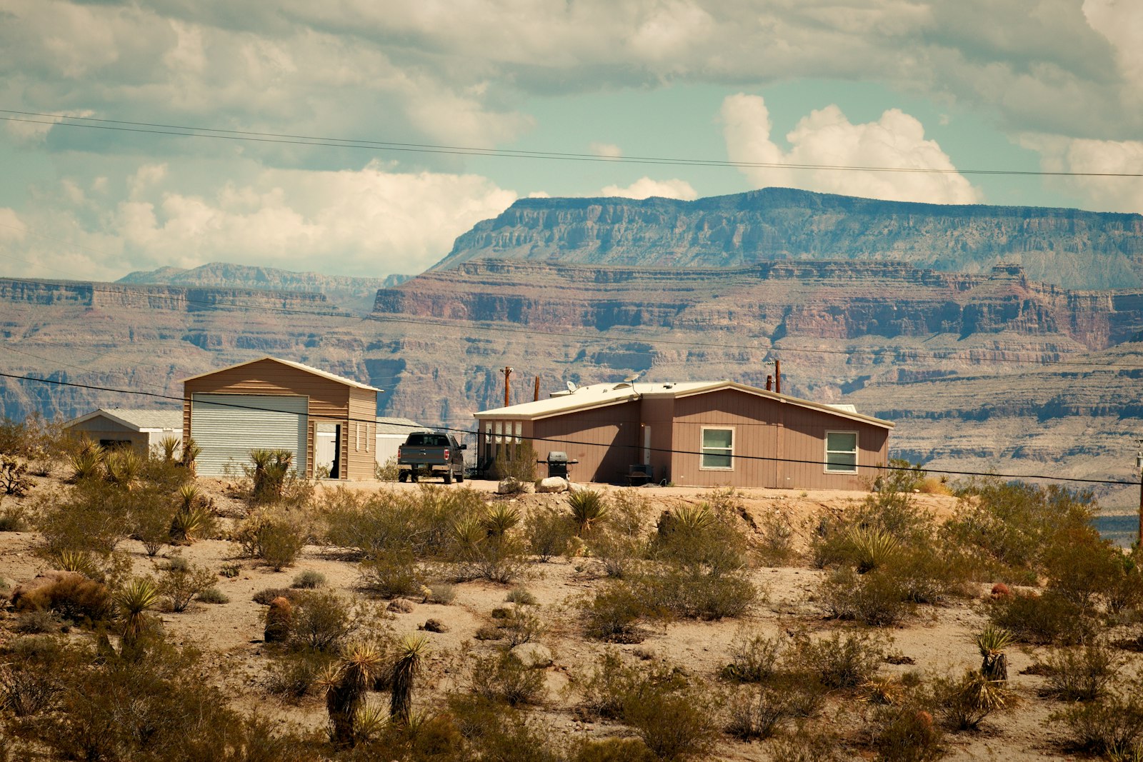Arizona home with mountains behind it